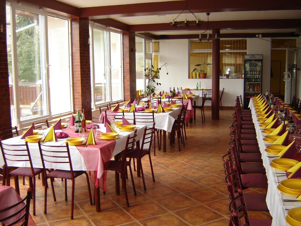 Pensiunea Nemes Panzio Acatari Exterior foto